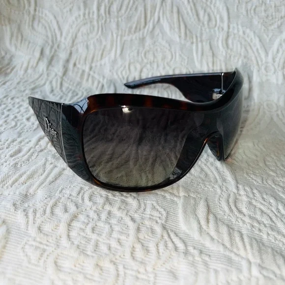 Christian Dior Brown Tortoiseshell Cannage 1 Sunglasses   Flawless! - Picture 7 of 13